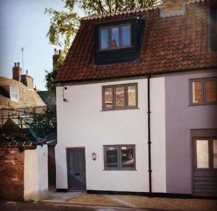 Grade Ii Listed 2 Bed With Free Parking *
