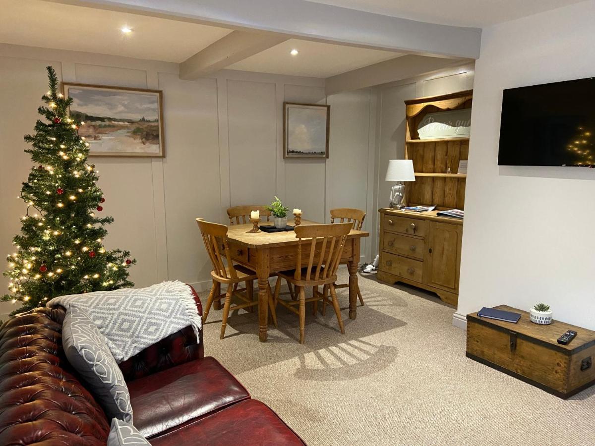 Grade Ii Listed 2 Bed With Free Parking *